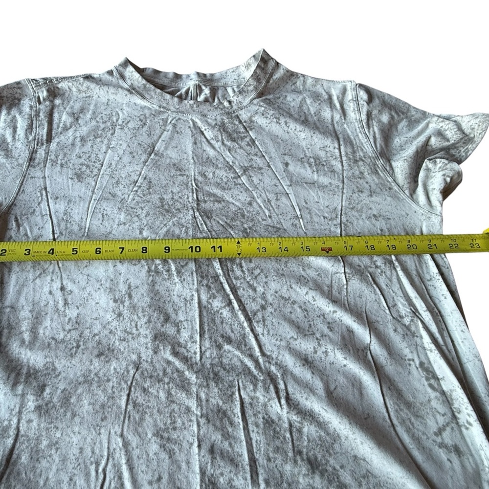 Lululemon Performance Shirt, Medium - Picture 3 of 6